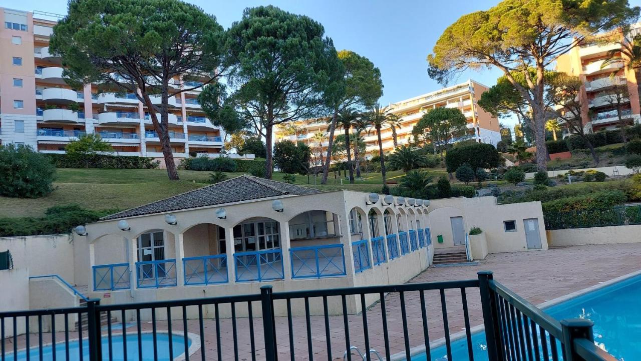 Charmant Appartement Residentiel Avec Terrasse, Jardin Privatif Et Piscine A Cannes Bagian luar foto