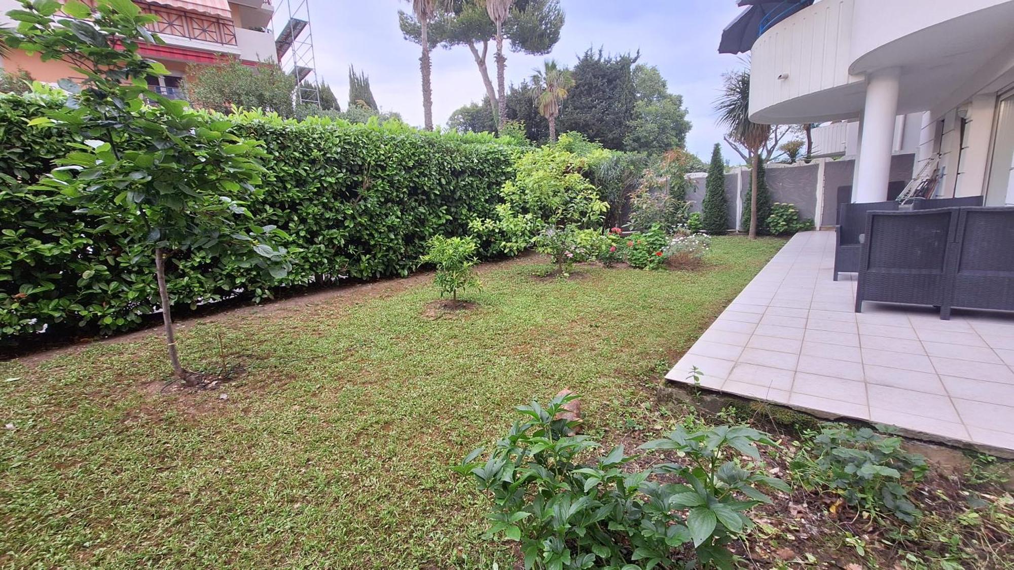 Charmant Appartement Residentiel Avec Terrasse, Jardin Privatif Et Piscine A Cannes Bagian luar foto